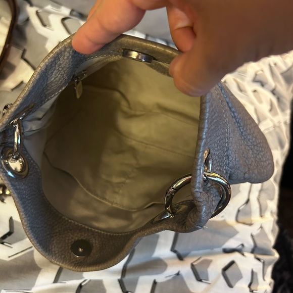 GUC Roots Olivia small leather hobo bag in taupe/grey - Picture 4 of 4